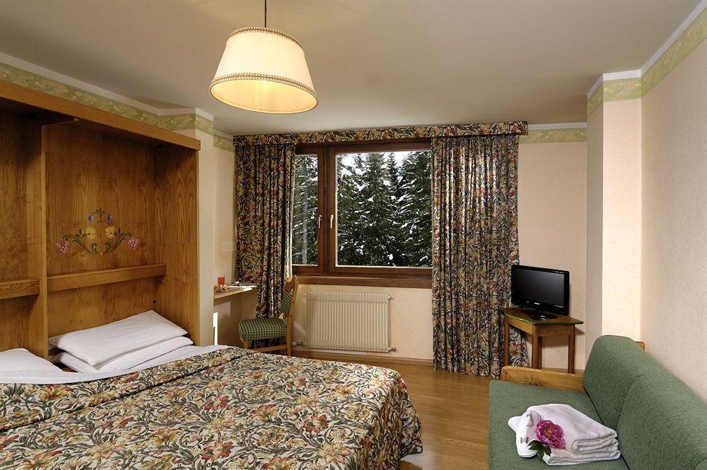 Carlo Magno Hotel Spa Resort Мадона ди Кампильо Екстериор снимка