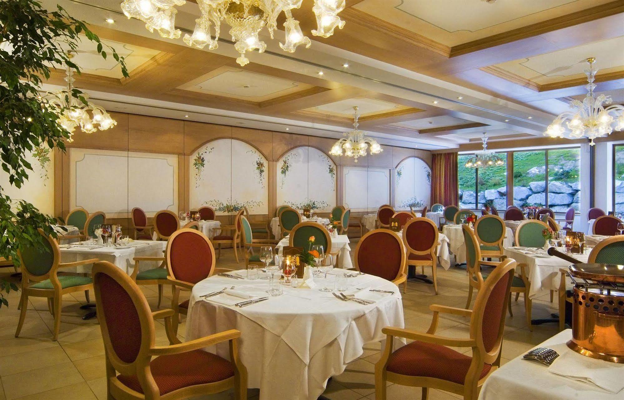 Carlo Magno Hotel Spa Resort Мадона ди Кампильо Екстериор снимка