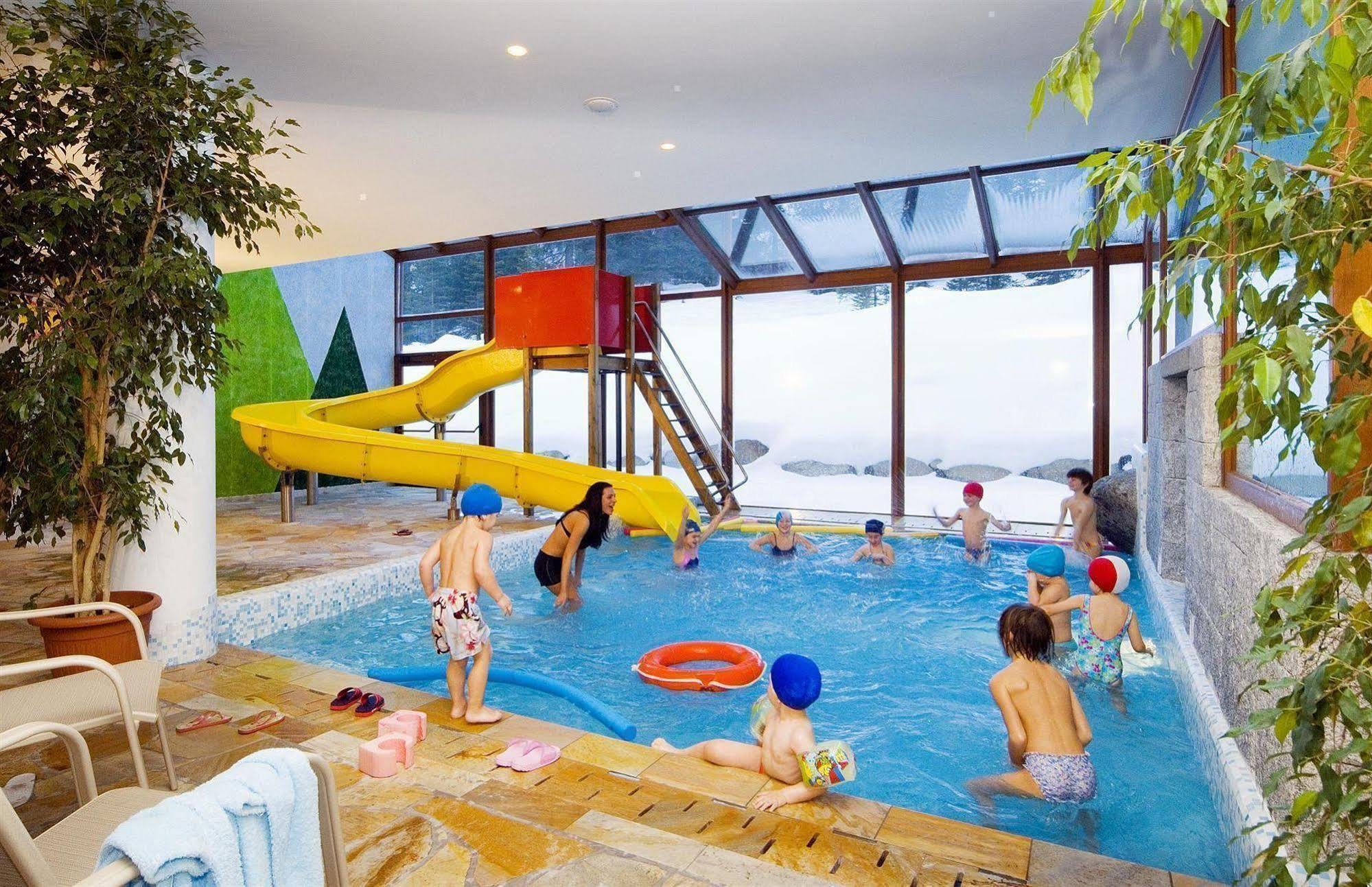 Carlo Magno Hotel Spa Resort Мадона ди Кампильо Екстериор снимка