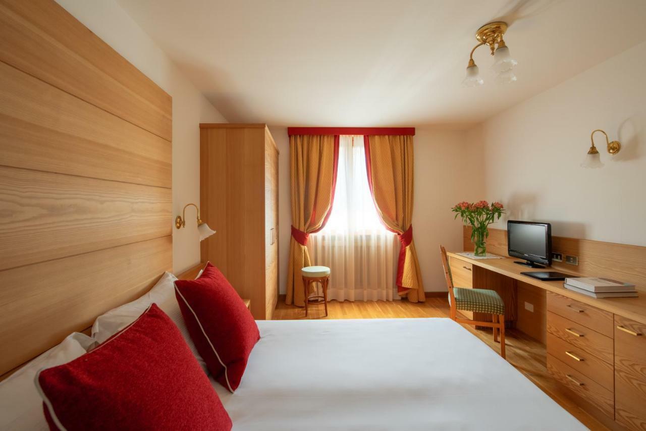 Carlo Magno Hotel Spa Resort Мадона ди Кампильо Екстериор снимка
