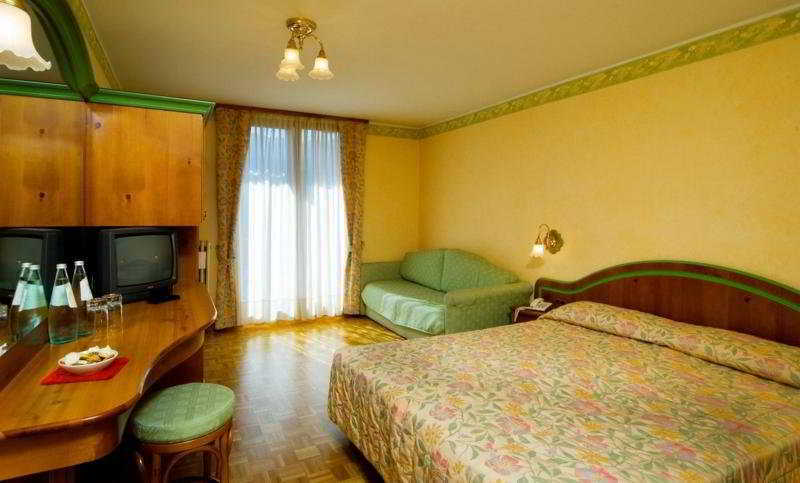 Carlo Magno Hotel Spa Resort Мадона ди Кампильо Екстериор снимка